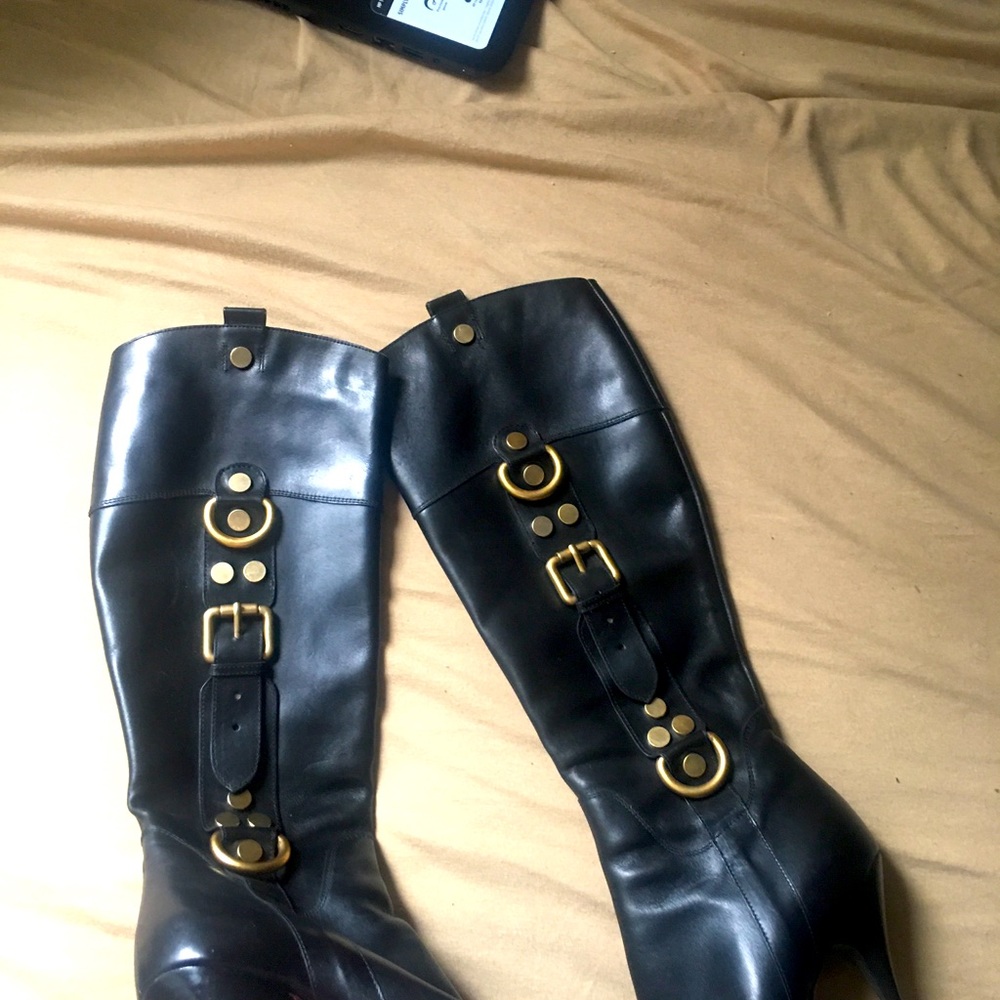 High heels black boots